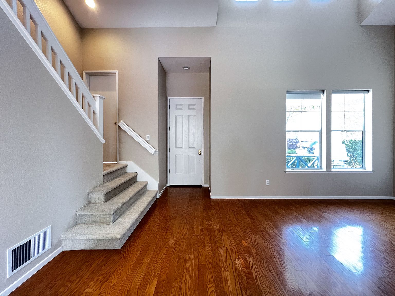 124 Northampton Ln photo 2