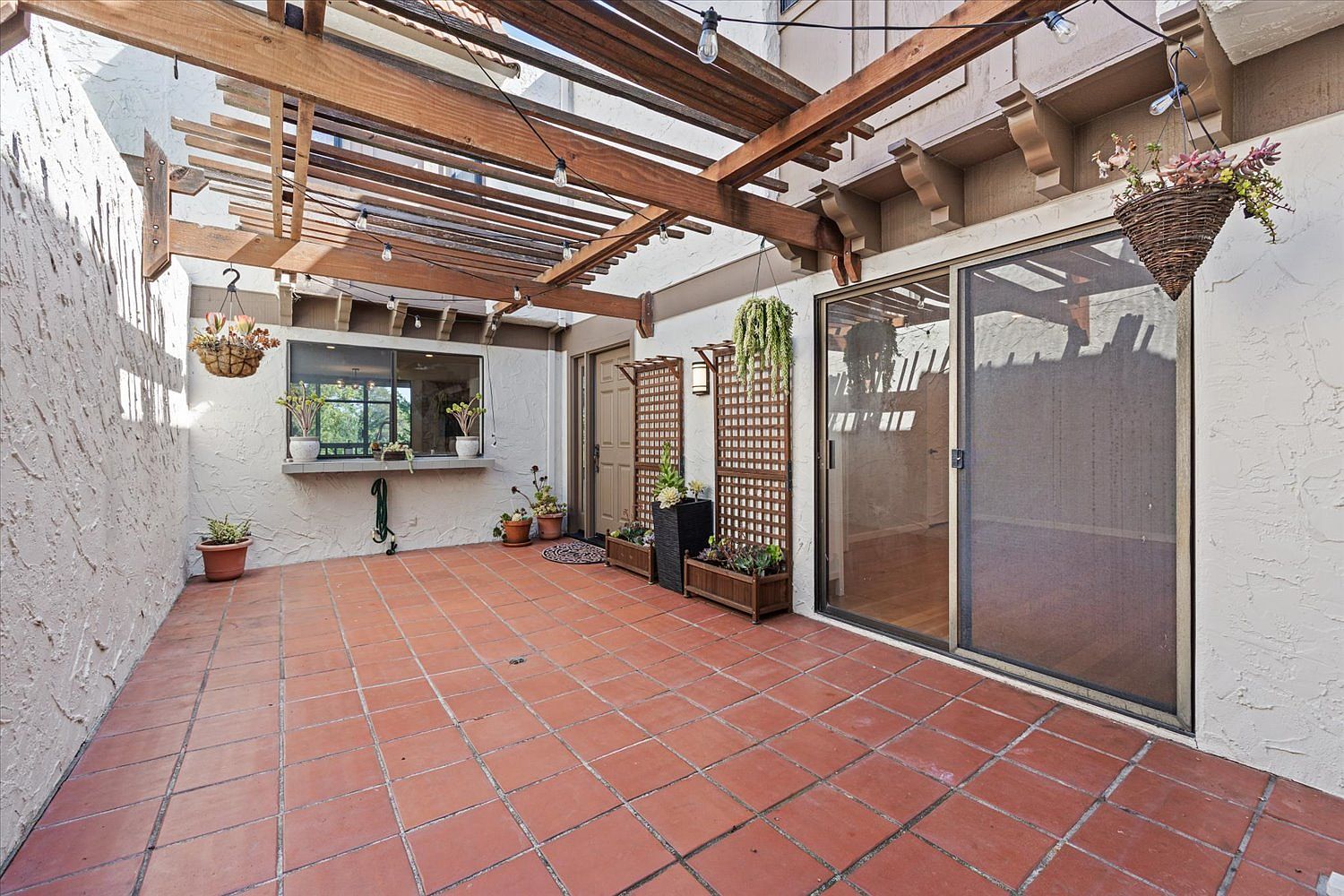 9 Heritage Ct photo 2
