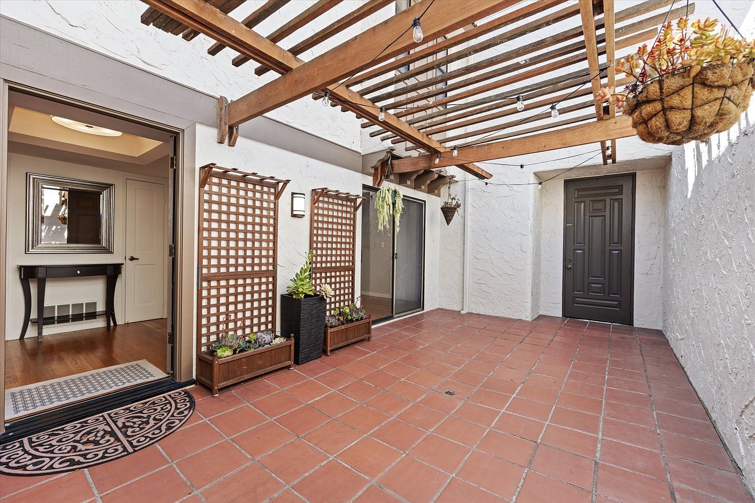 9 Heritage Ct photo 3