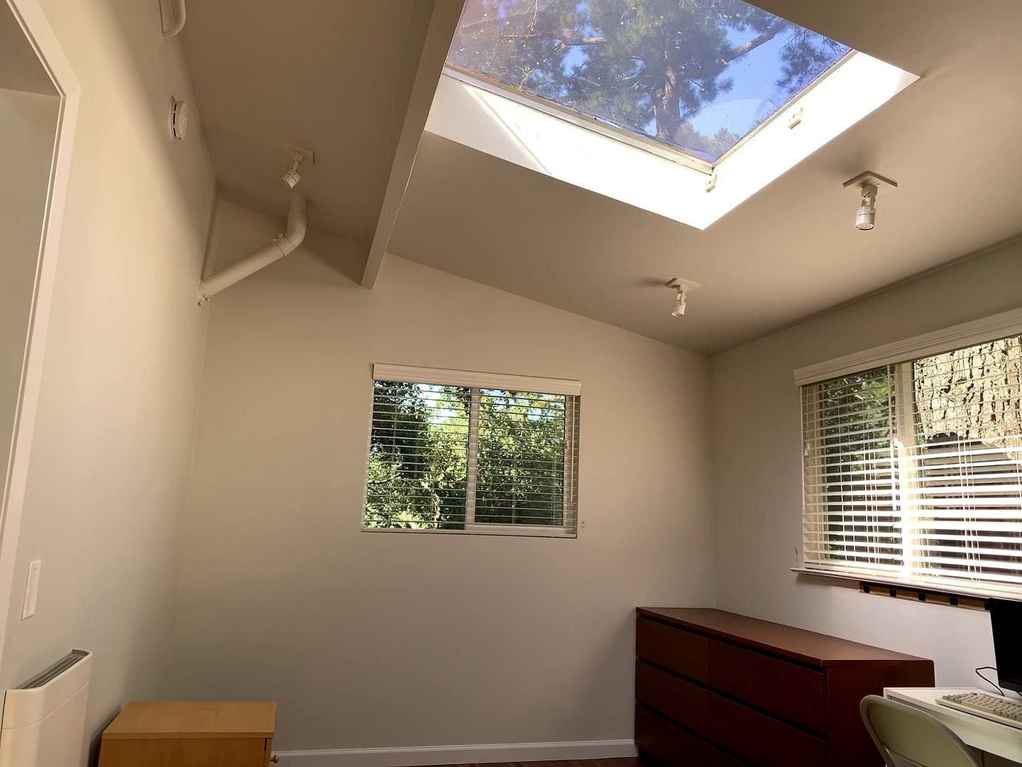 0BR/1BA Single Family House on Manzanita Ave · Belmont photo 4
