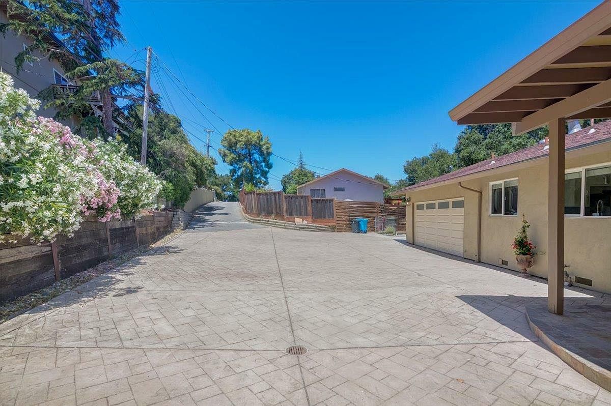 1239 Talbryn Dr photo 4