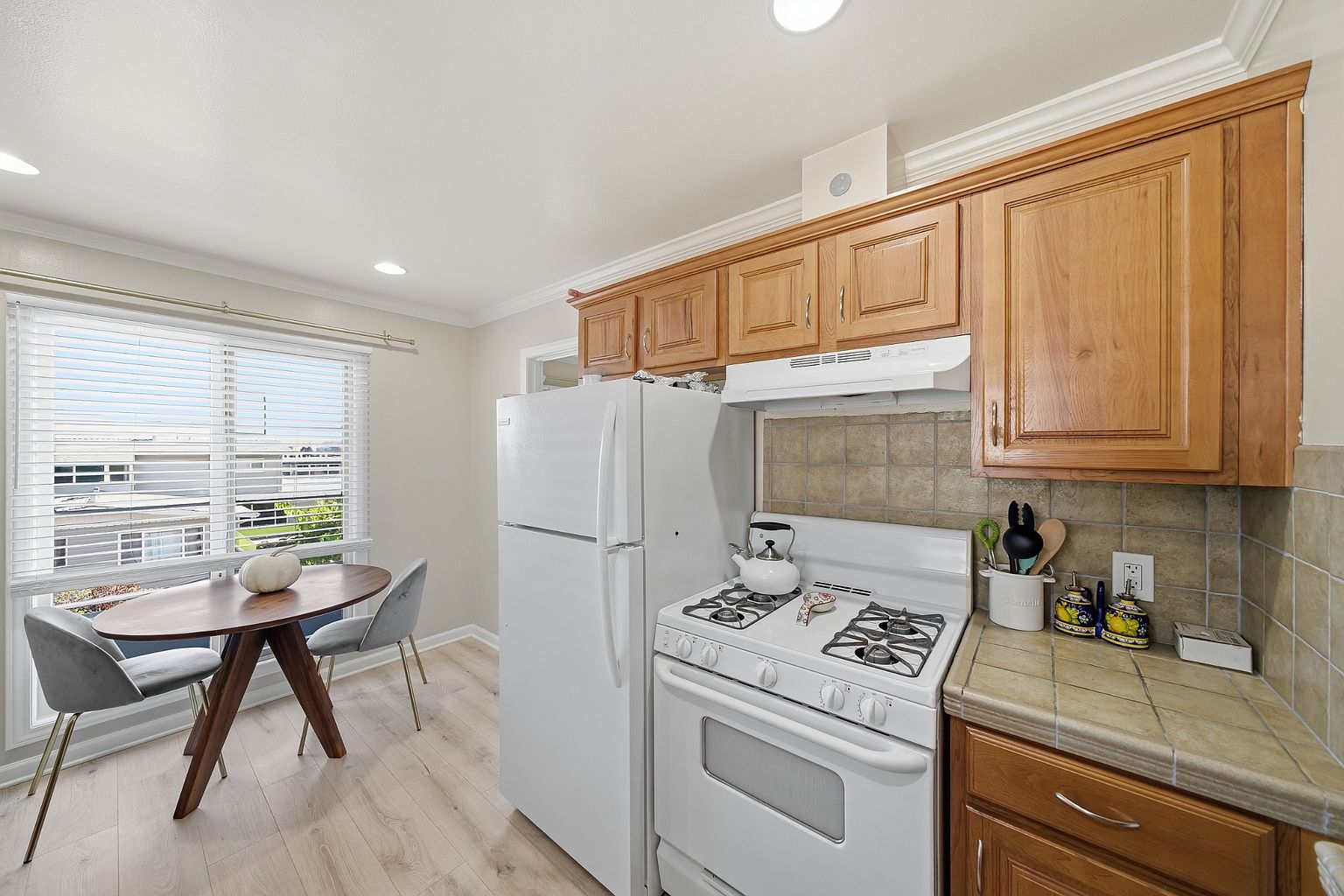 180 Elm St photo 4