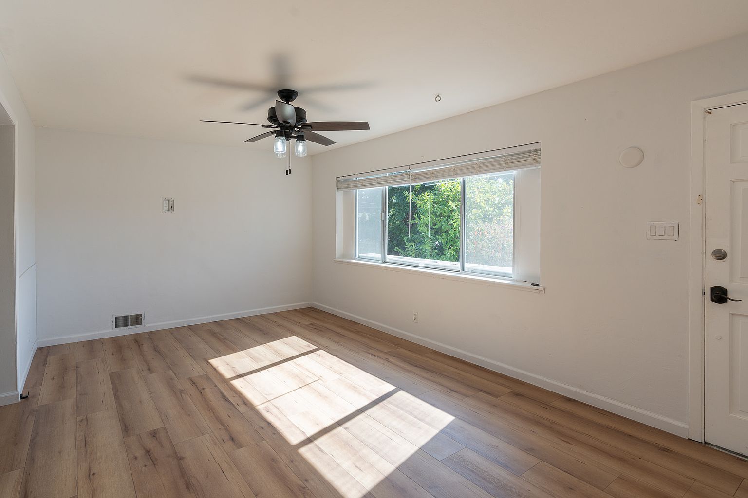 1040 Cherry St photo 3