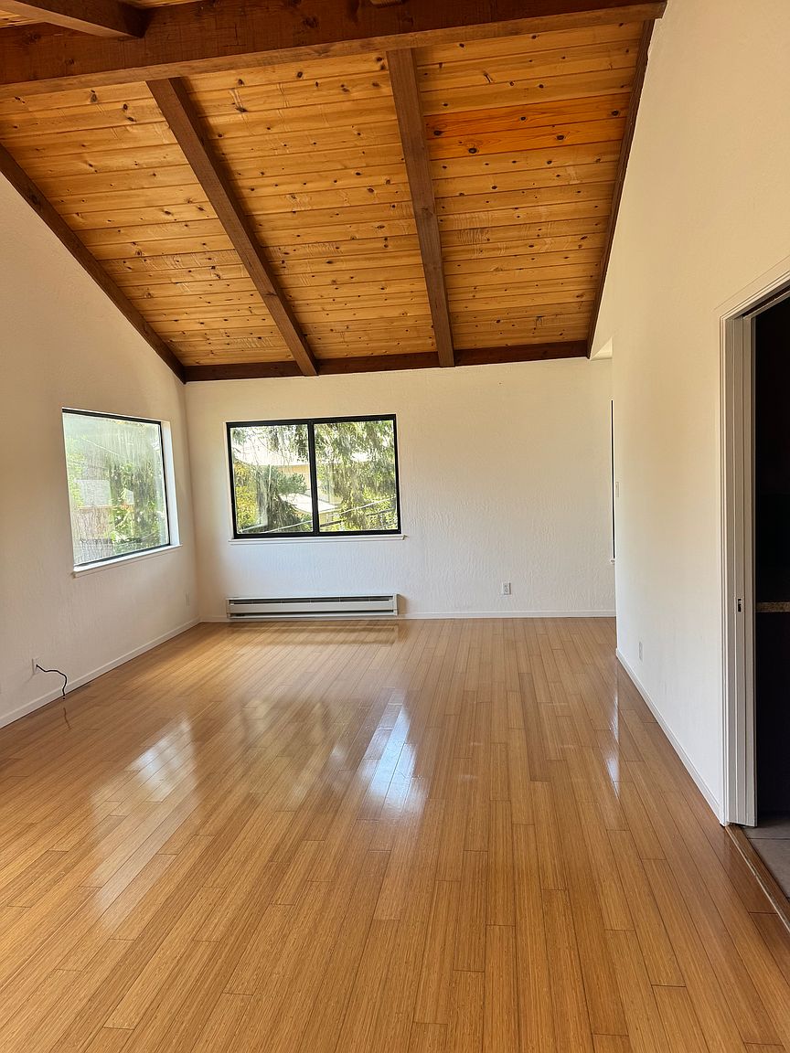 470 Avenue Portola photo 4