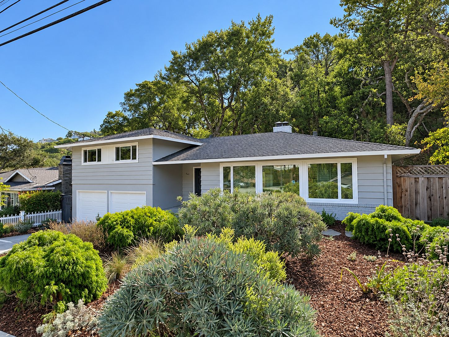 249 Devonshire Blvd photo 2