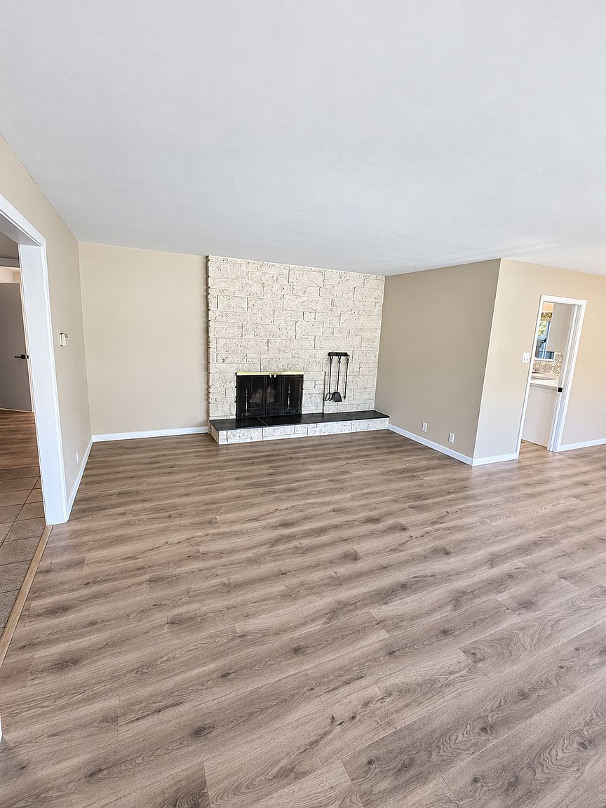 249 Devonshire Blvd photo 5