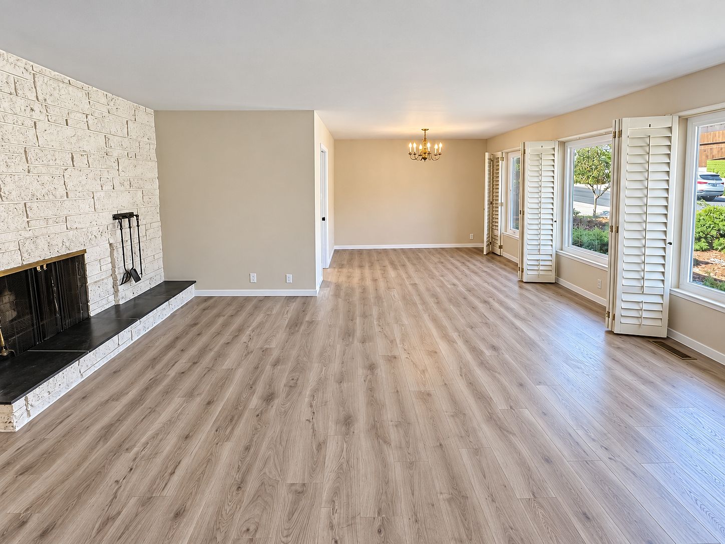 249 Devonshire Blvd photo 4