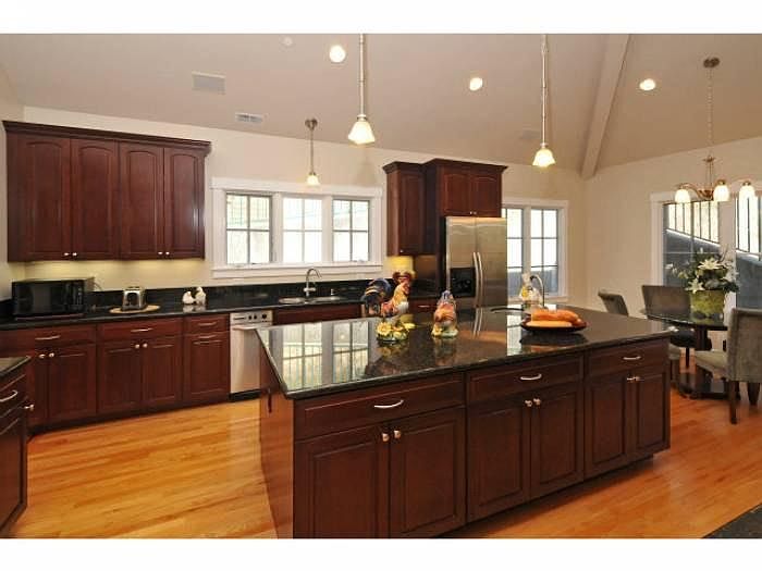 146 Windsor Dr photo 3
