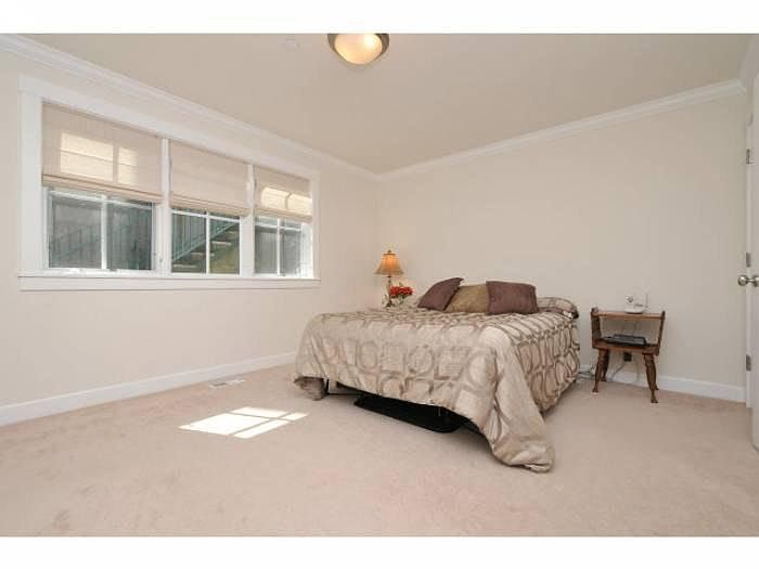146 Windsor Dr photo 5
