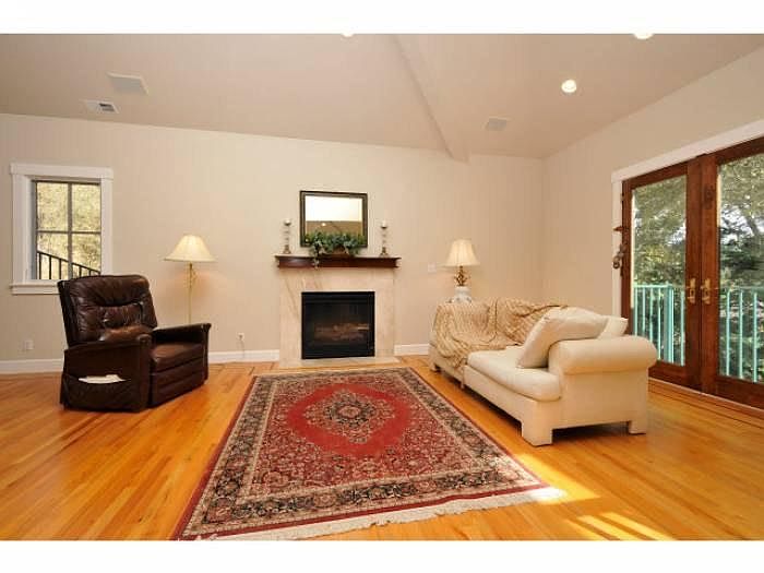 146 Windsor Dr photo 4