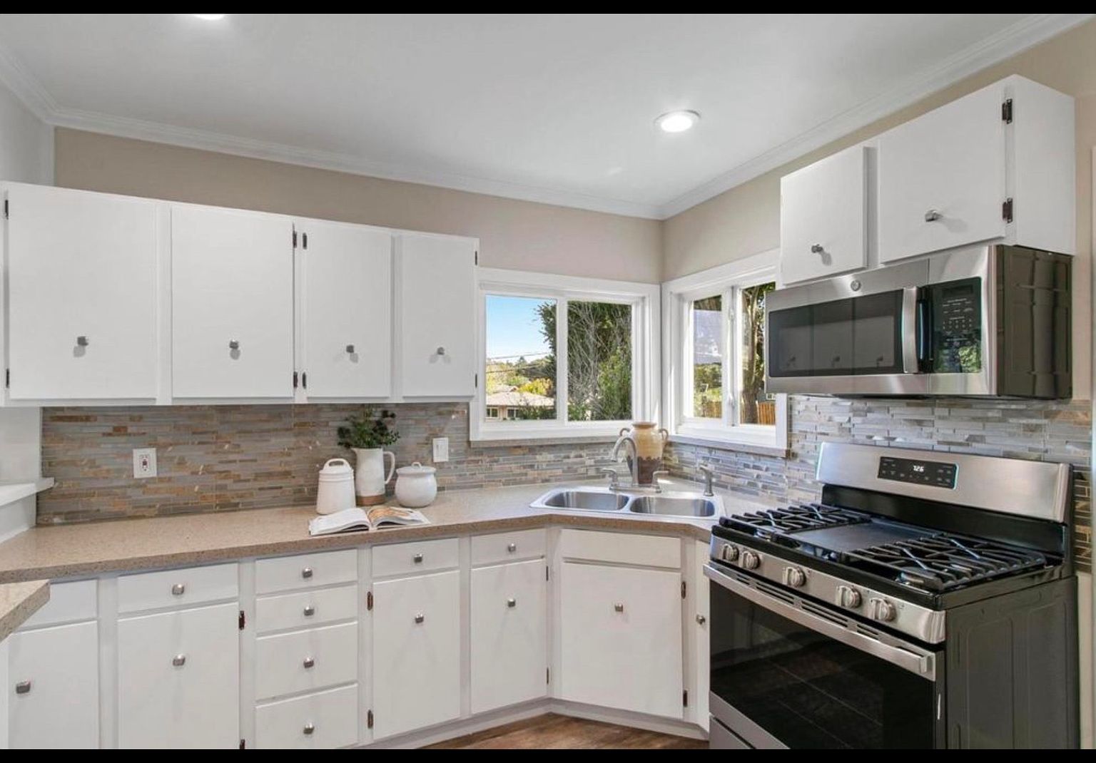 2755 San Carlos Ave photo 4