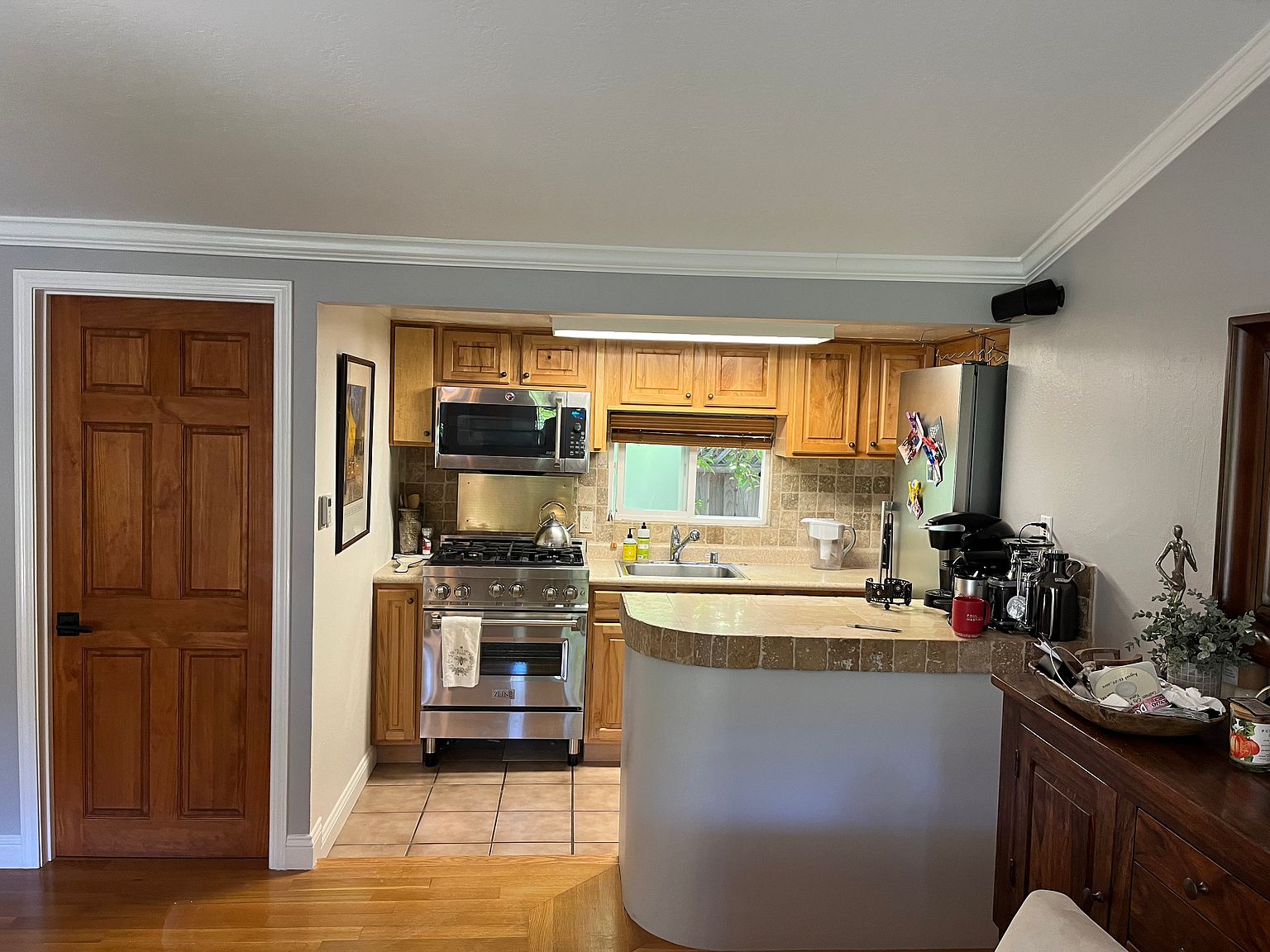 2336 Howard Ave photo 3