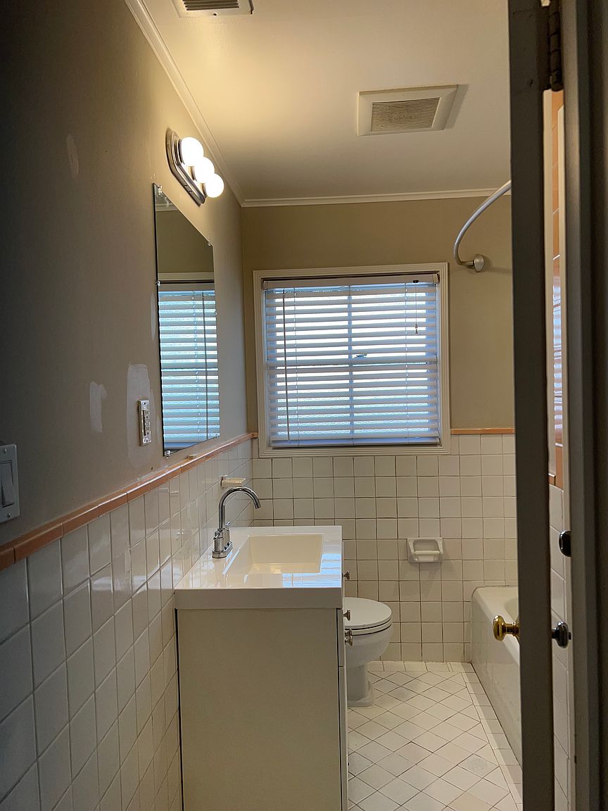 1524 Howard Ave photo 5