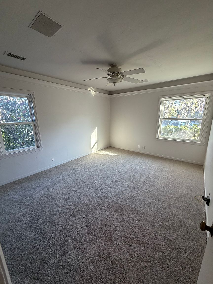 290 Grand St photo 5