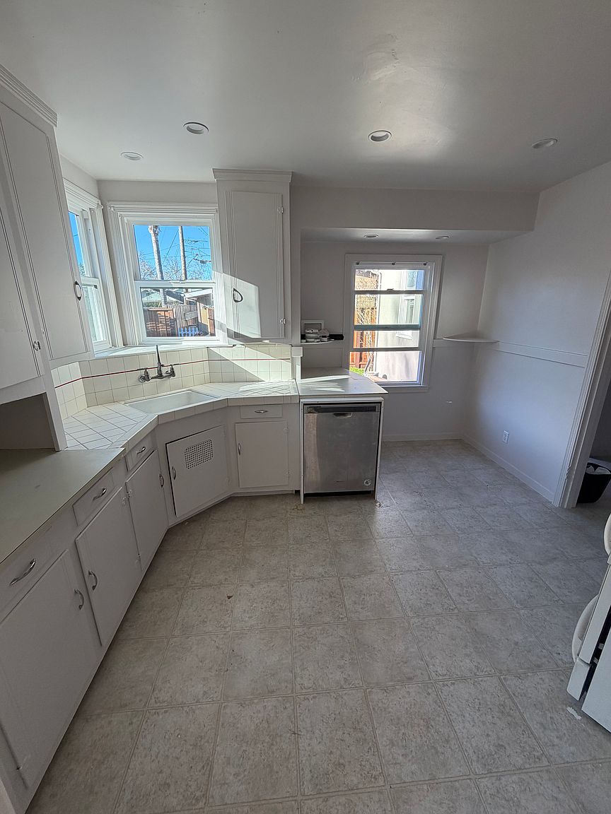 290 Grand St photo 4