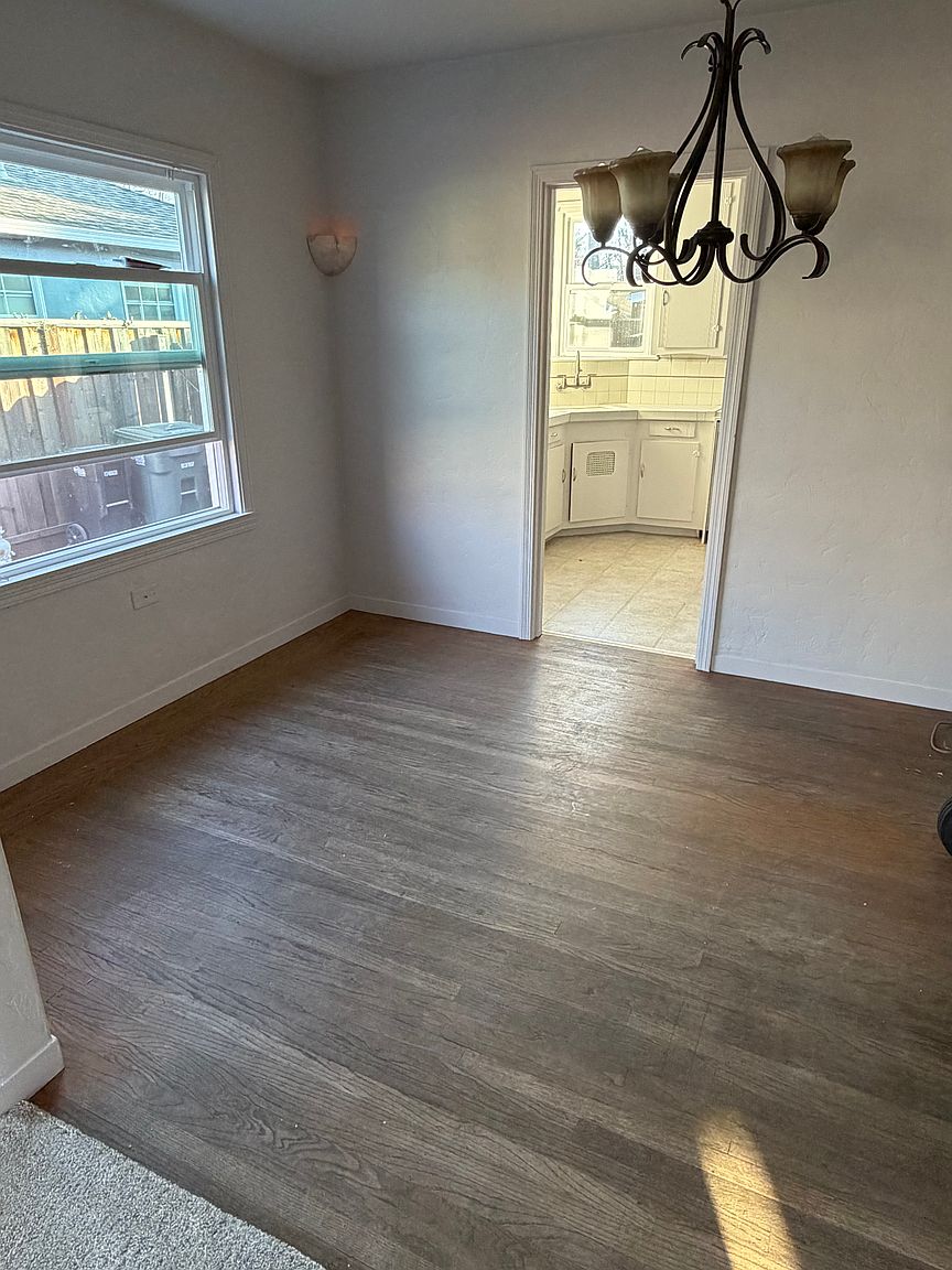 290 Grand St photo 3