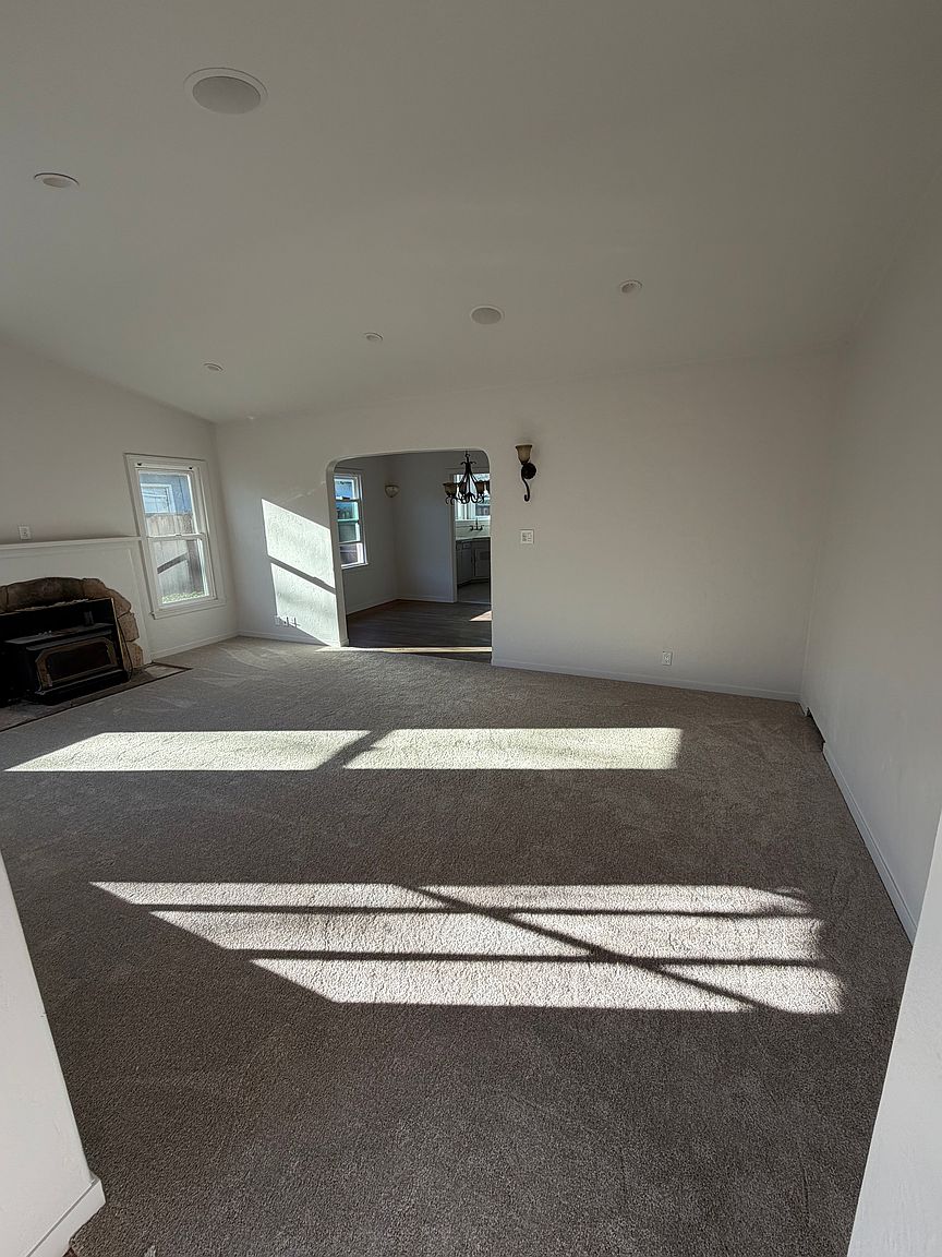 290 Grand St photo 2