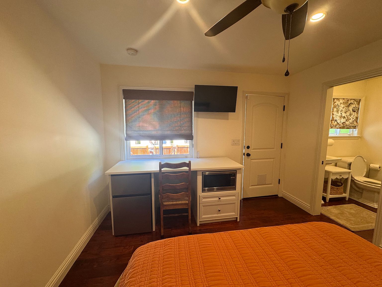 201 Myrtle St photo 2
