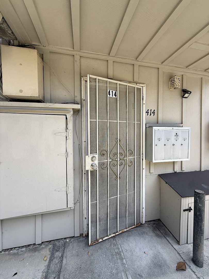 410 Alden St photo 2