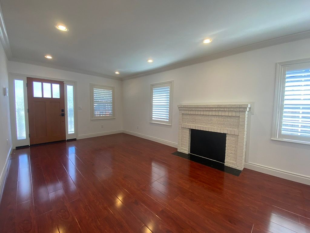 1026 Iris St photo 4