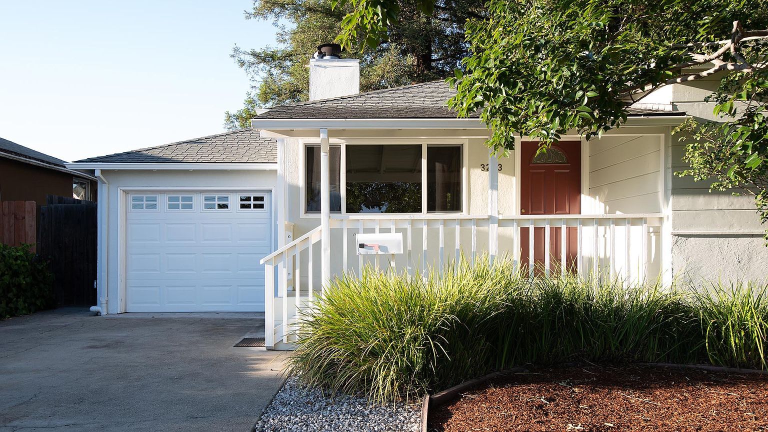 3243 Spring St photo 2