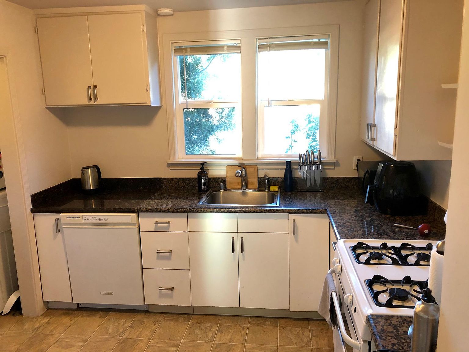 2BR/1BA Single Family House on Marsh Rd · Menlo Park photo 5