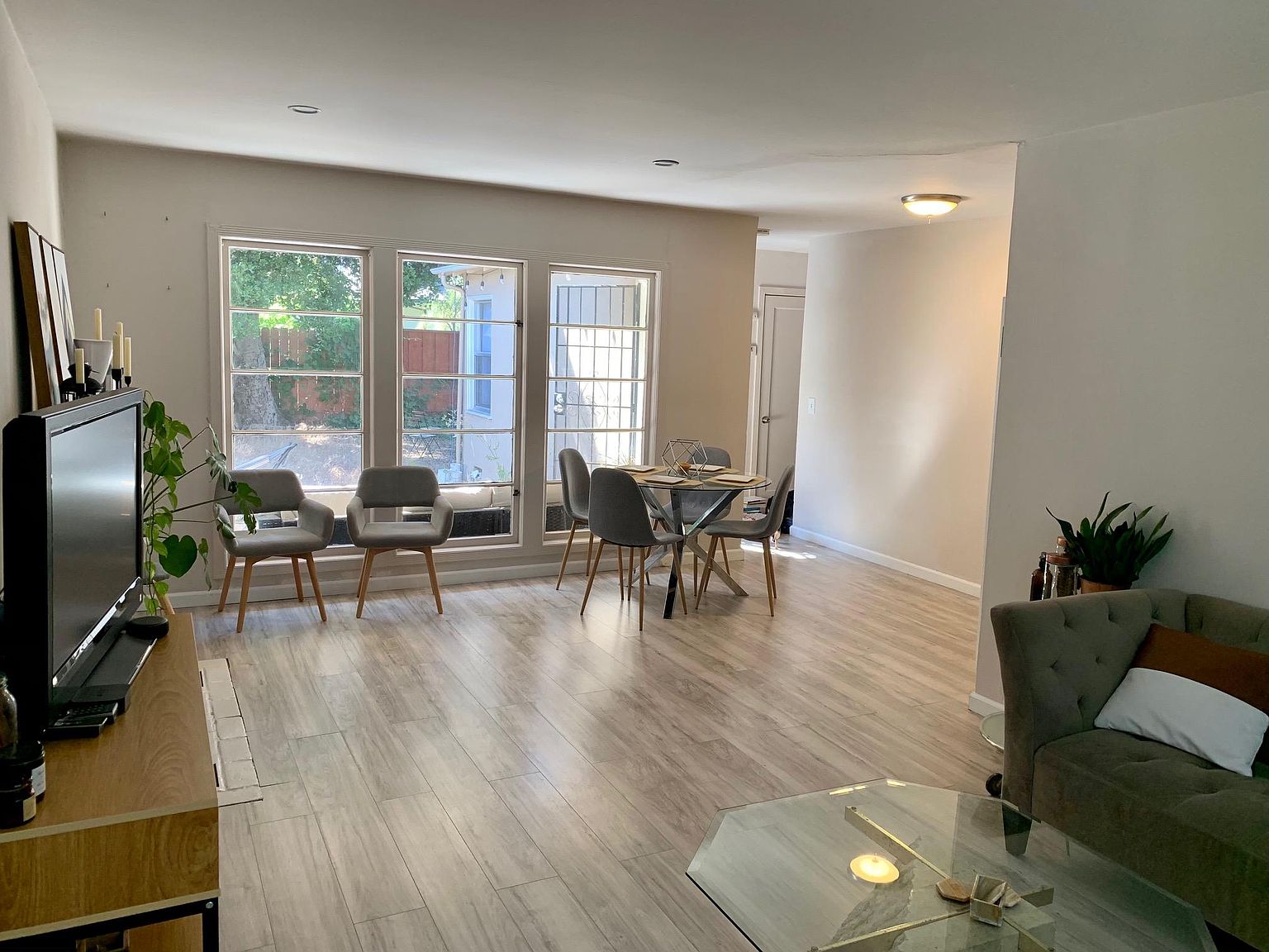 2BR/1BA Single Family House on Marsh Rd · Menlo Park photo 4