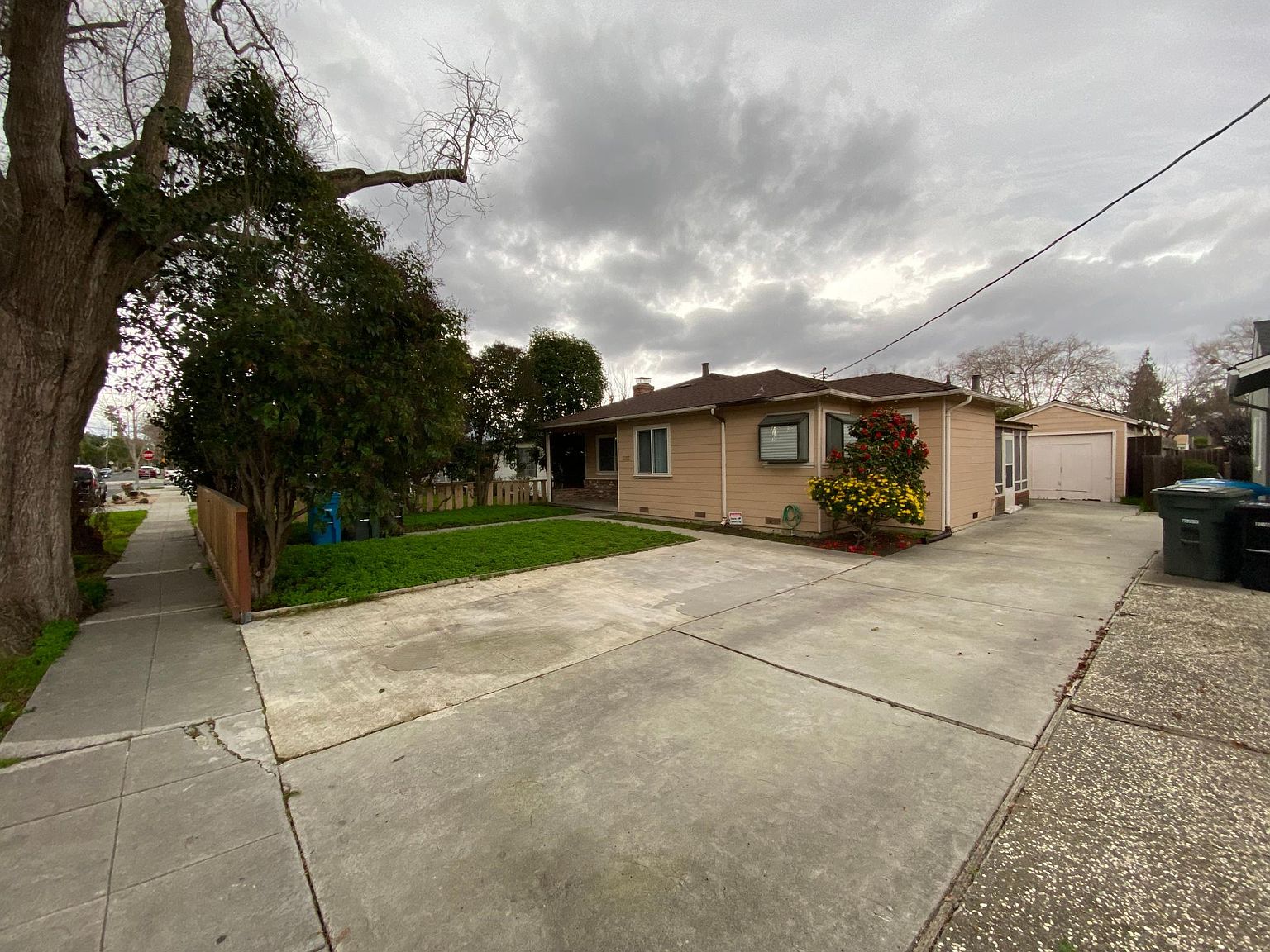 1313 Carlton Ave