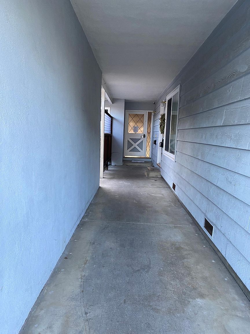 1140 Sanchez Way photo 4