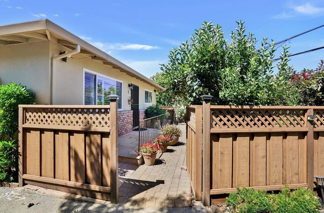 124 Oakwood Dr photo 3