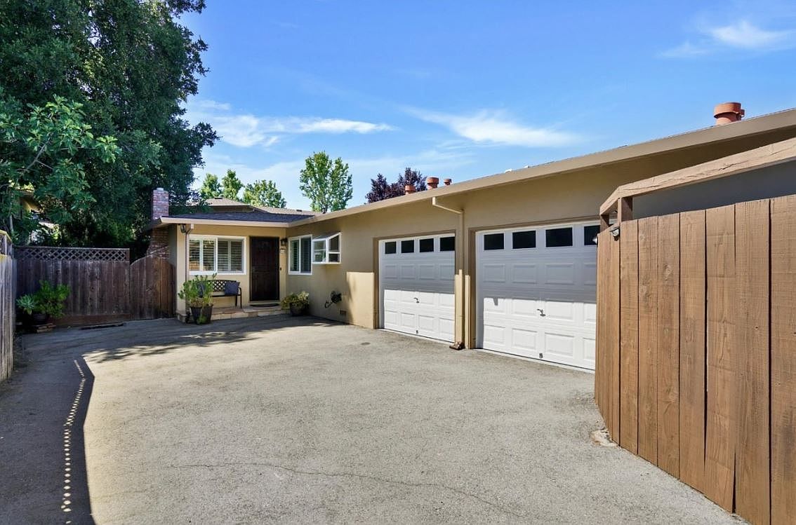 124 Oakwood Dr