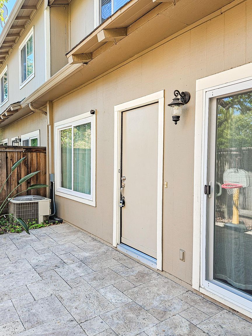 1653 Kentfield Ave photo 4