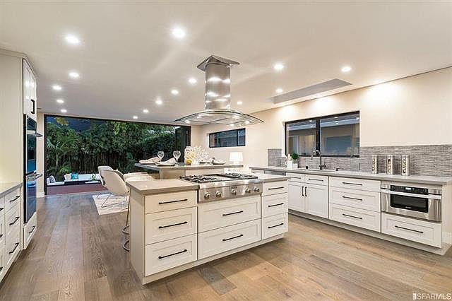 54 Watkins Ave photo 4
