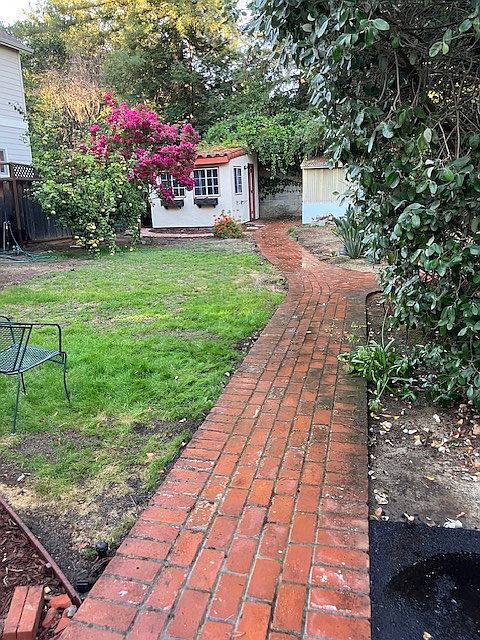 1070 Pine St photo 3