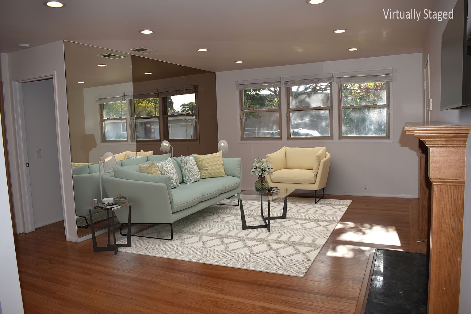 941 Laurel Ave photo 2