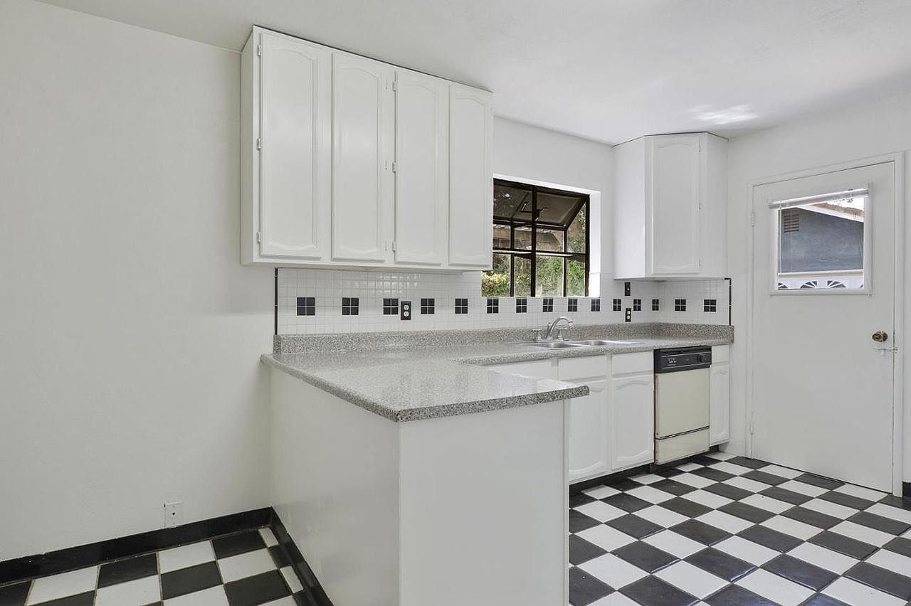 641 Central Ave photo 4