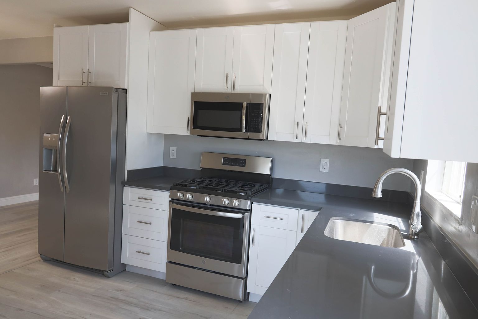 2202 Capitol Ave photo 4