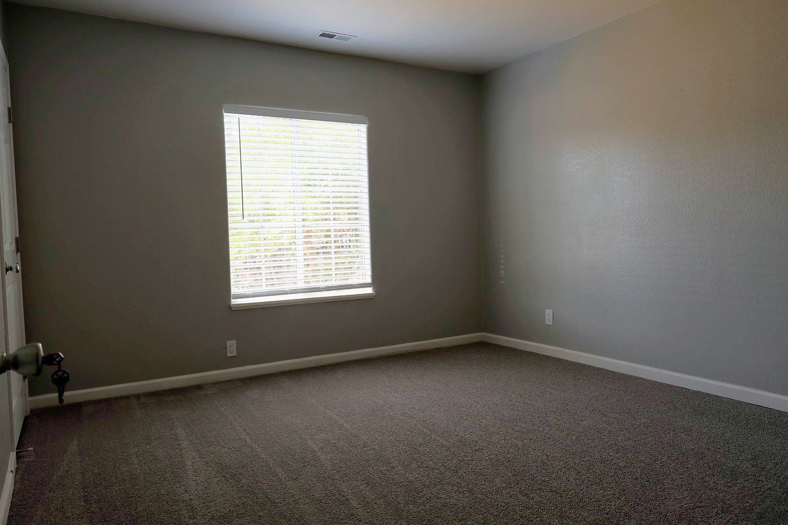2202 Capitol Ave photo 5