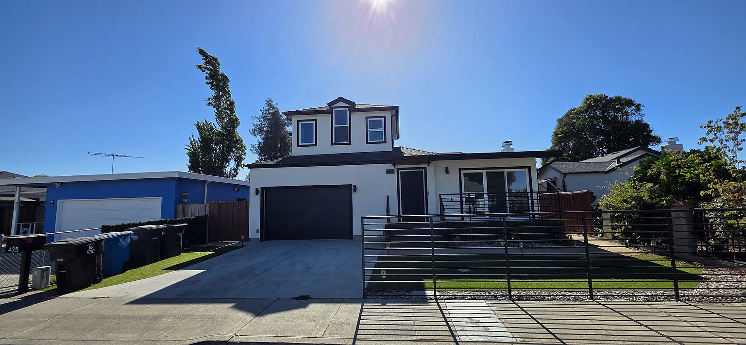 425 Daisy Ln photo 2