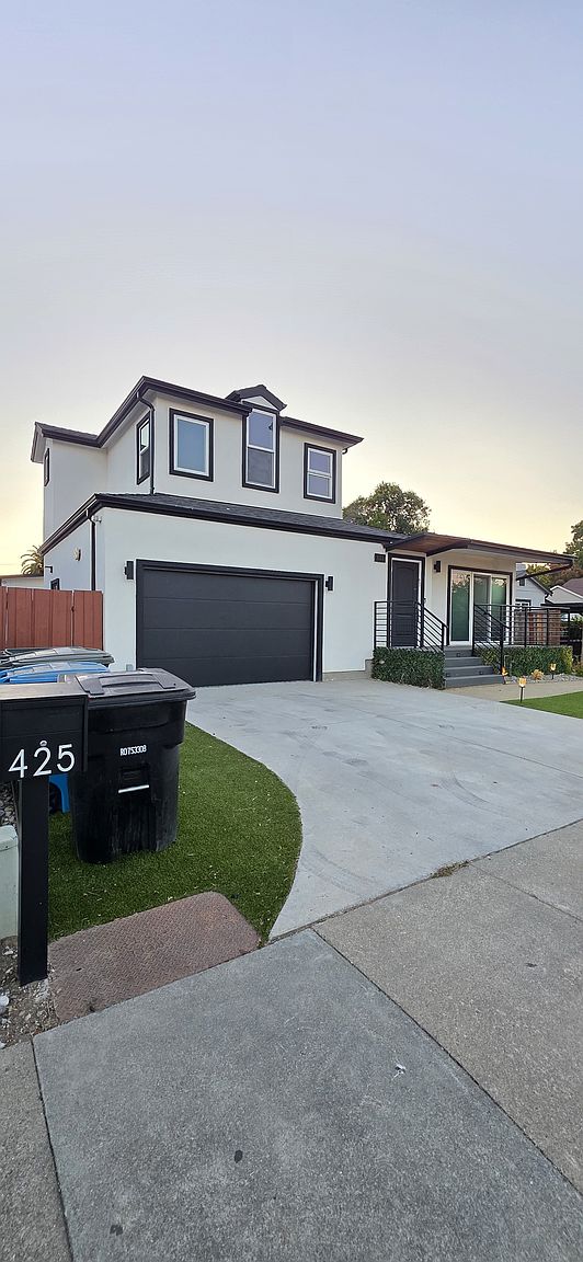 425 Daisy Ln photo 4