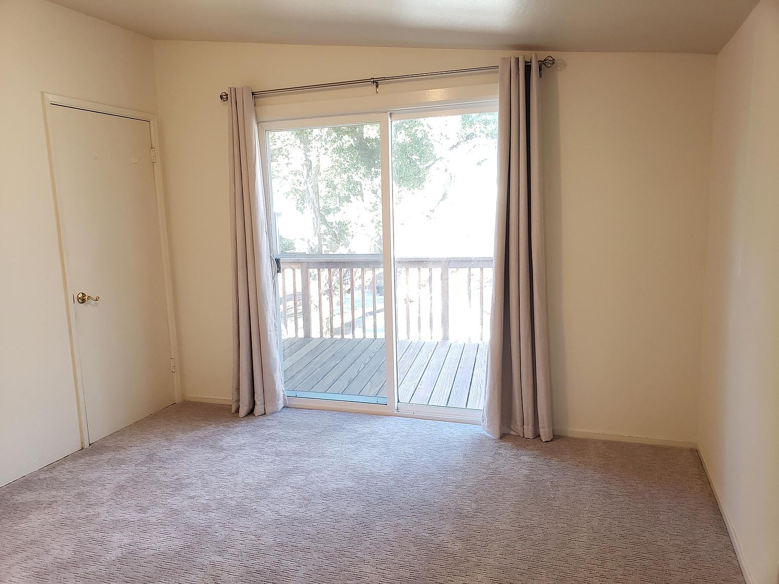 550 Hillcrest Way photo 5