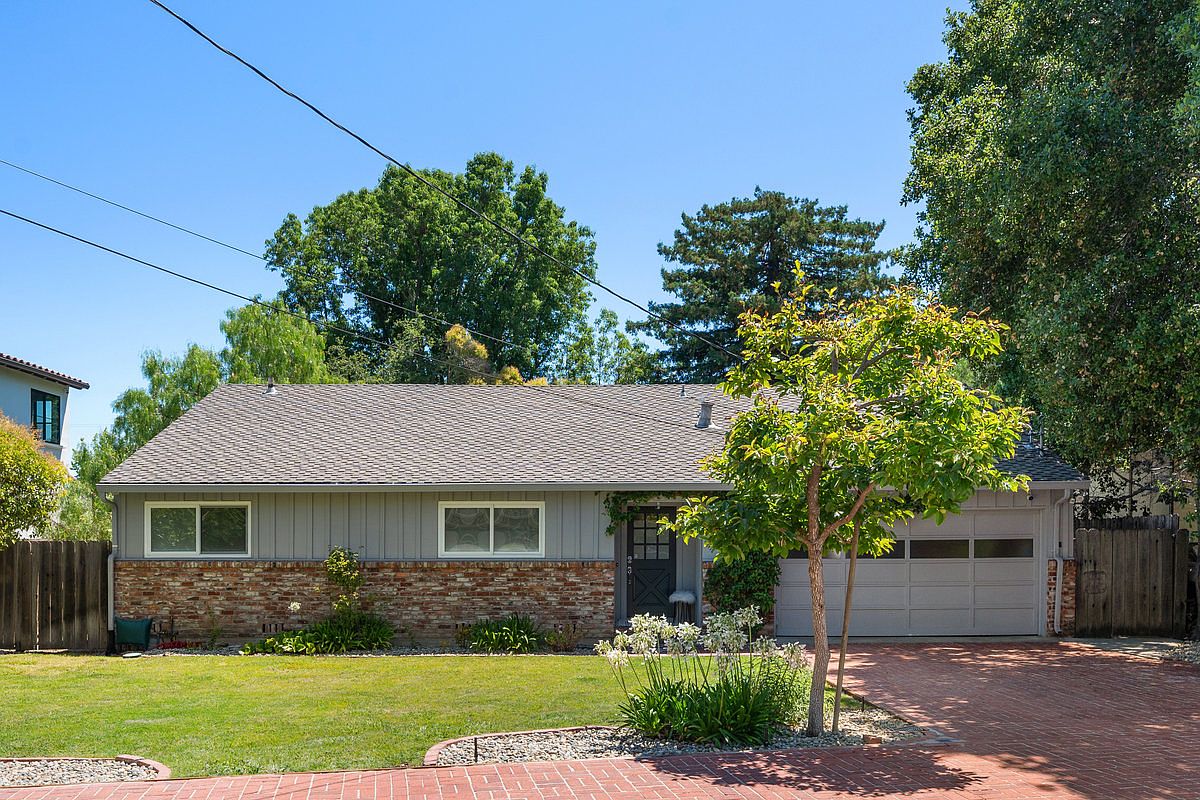 2035 El Prado St photo 3