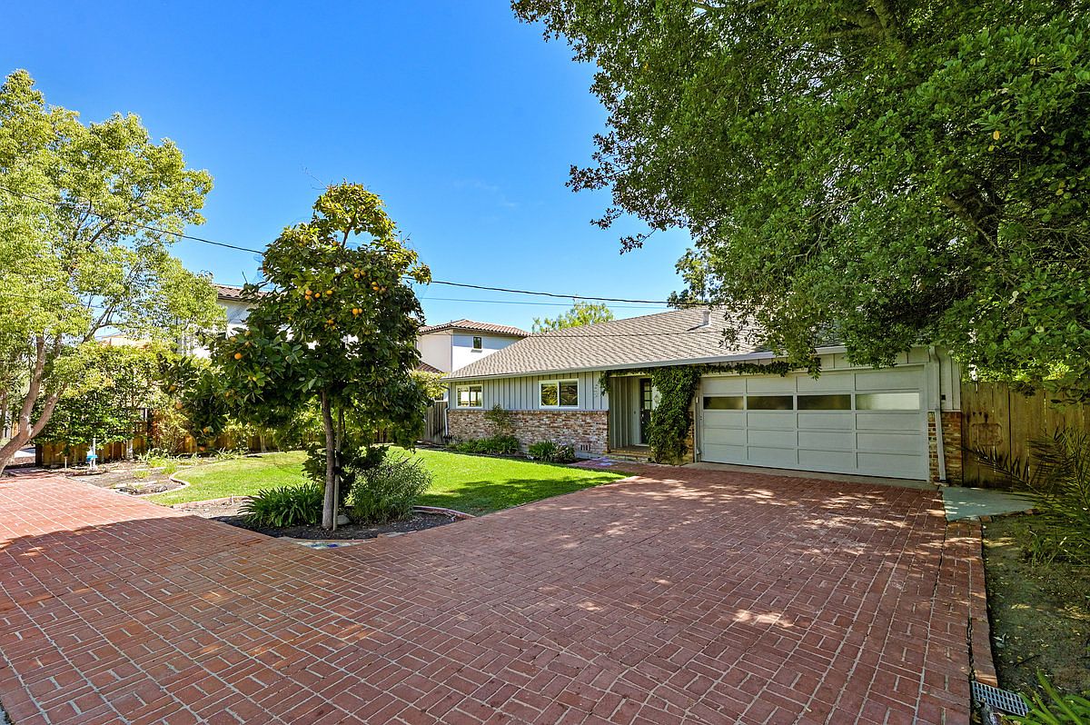 2035 El Prado St photo 4