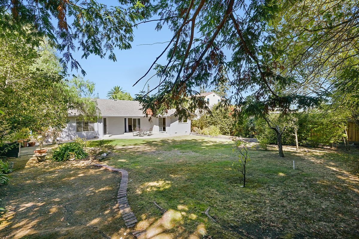 2035 El Prado St photo 5