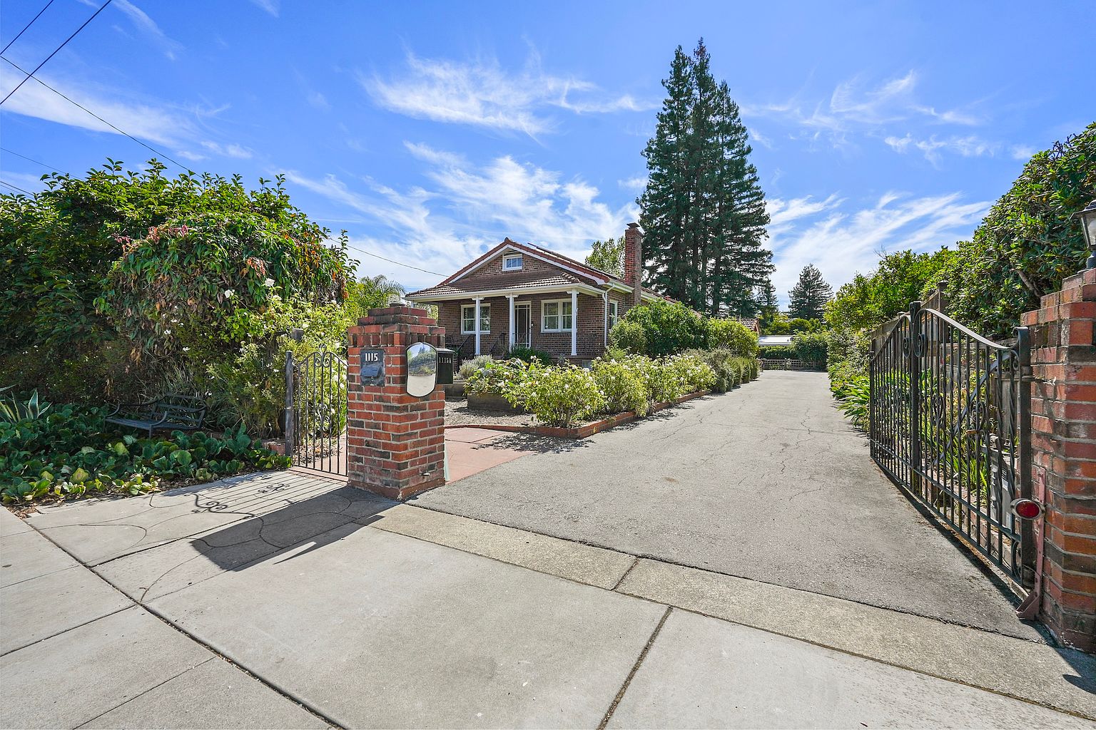 1115 Santa Cruz Ave