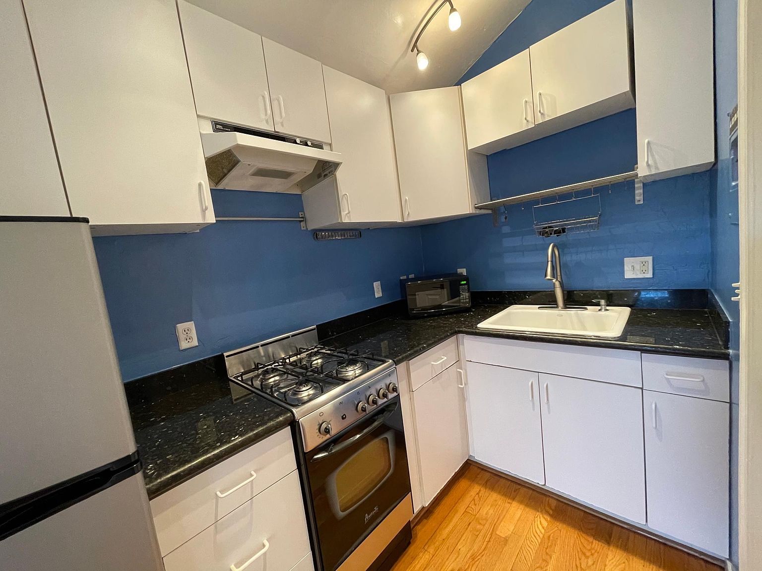 847 Live Oak Ave photo 2