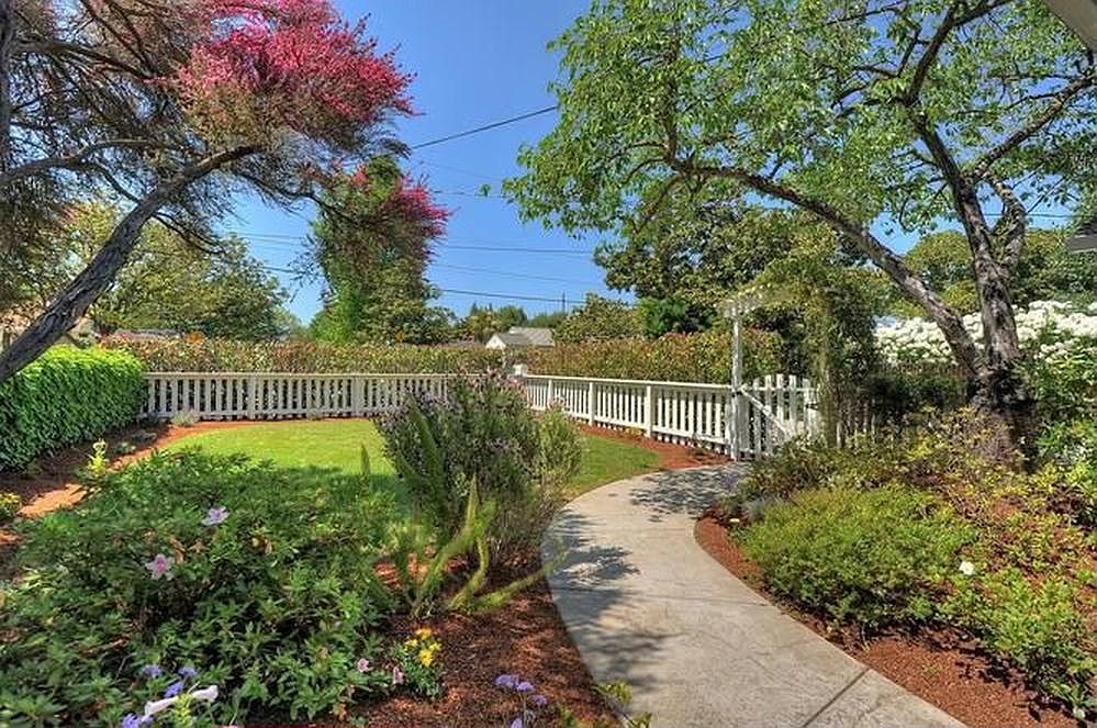 675 Middle Ave photo 4