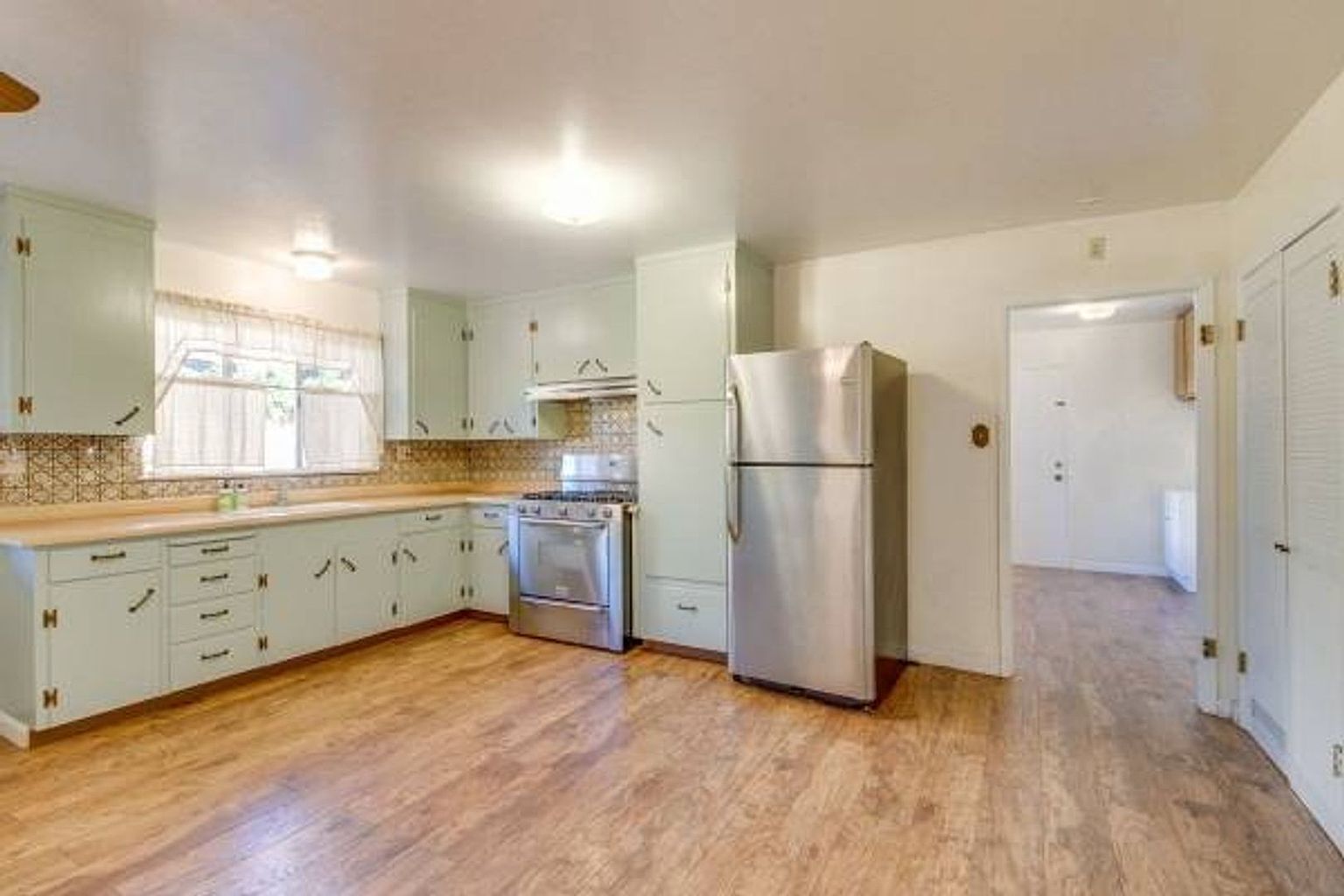 2141 Valparaiso Ave photo 5