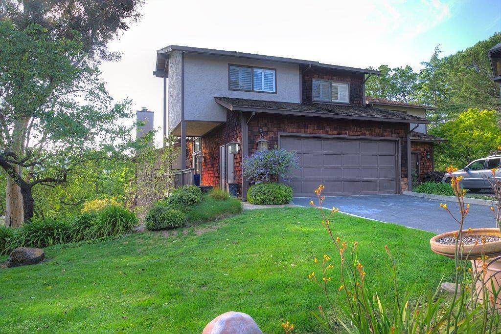 9 Carriage Ct photo 2