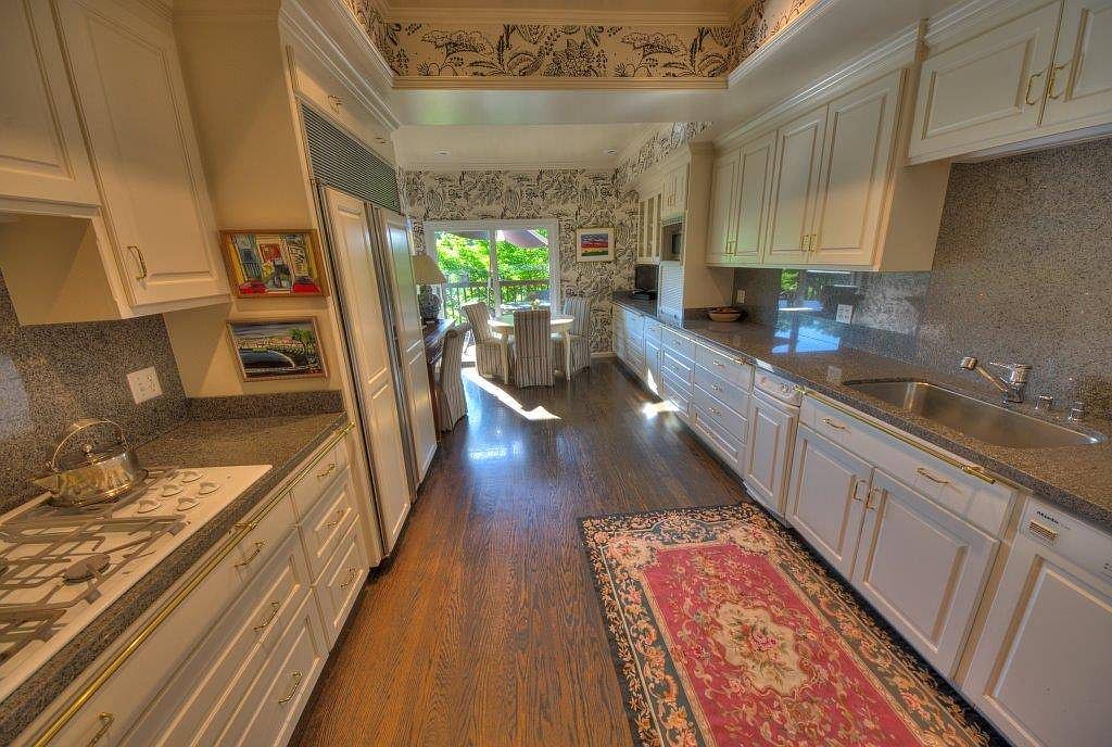 9 Carriage Ct photo 4